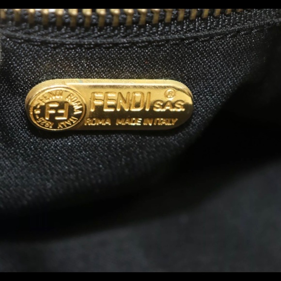 ❤️SOLD❤️ Fendi Large Handbag - Picture 2 of 8